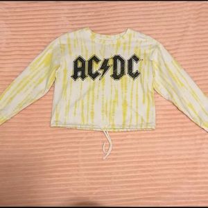 𝙲𝚘𝚣𝚢 𝚌𝚛𝚘𝚙 𝚜𝚠𝚎𝚊𝚝𝚎𝚛 𝚠𝚒𝚝𝚑 𝚝𝚑𝚎 𝚕𝚘𝚐𝚘 “𝙰𝙲𝙳𝙲”